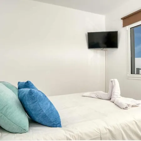 Luminosa Con Vista A La Piscina *