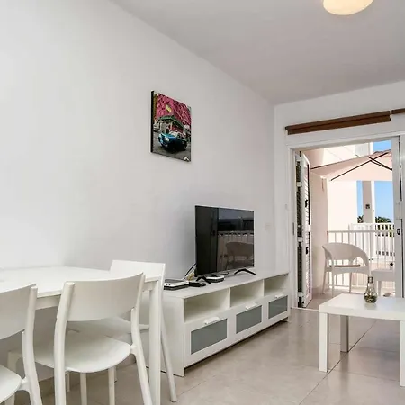 Luminosa Con Vista A La Piscina *