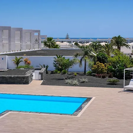 Luminosa Con Vista A La Piscina