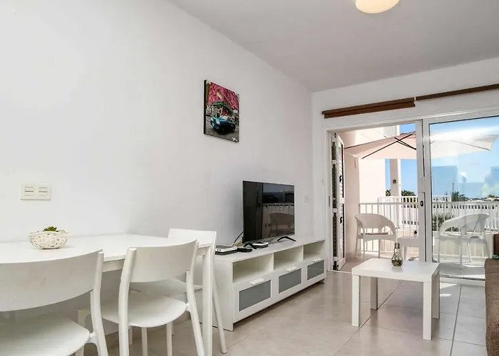 Luminosa Con Vista A La Piscina *