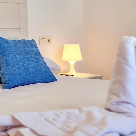 Luminosa Con Vista A La Piscina Hébergement de vacances