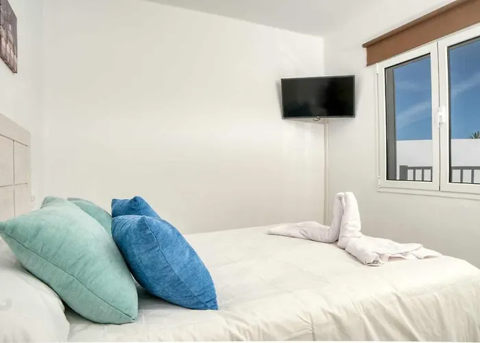 Luminosa Con Vista A La Piscina *