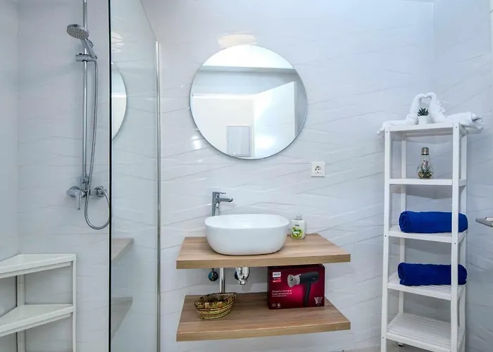 Luminosa Con Vista A La Piscina *